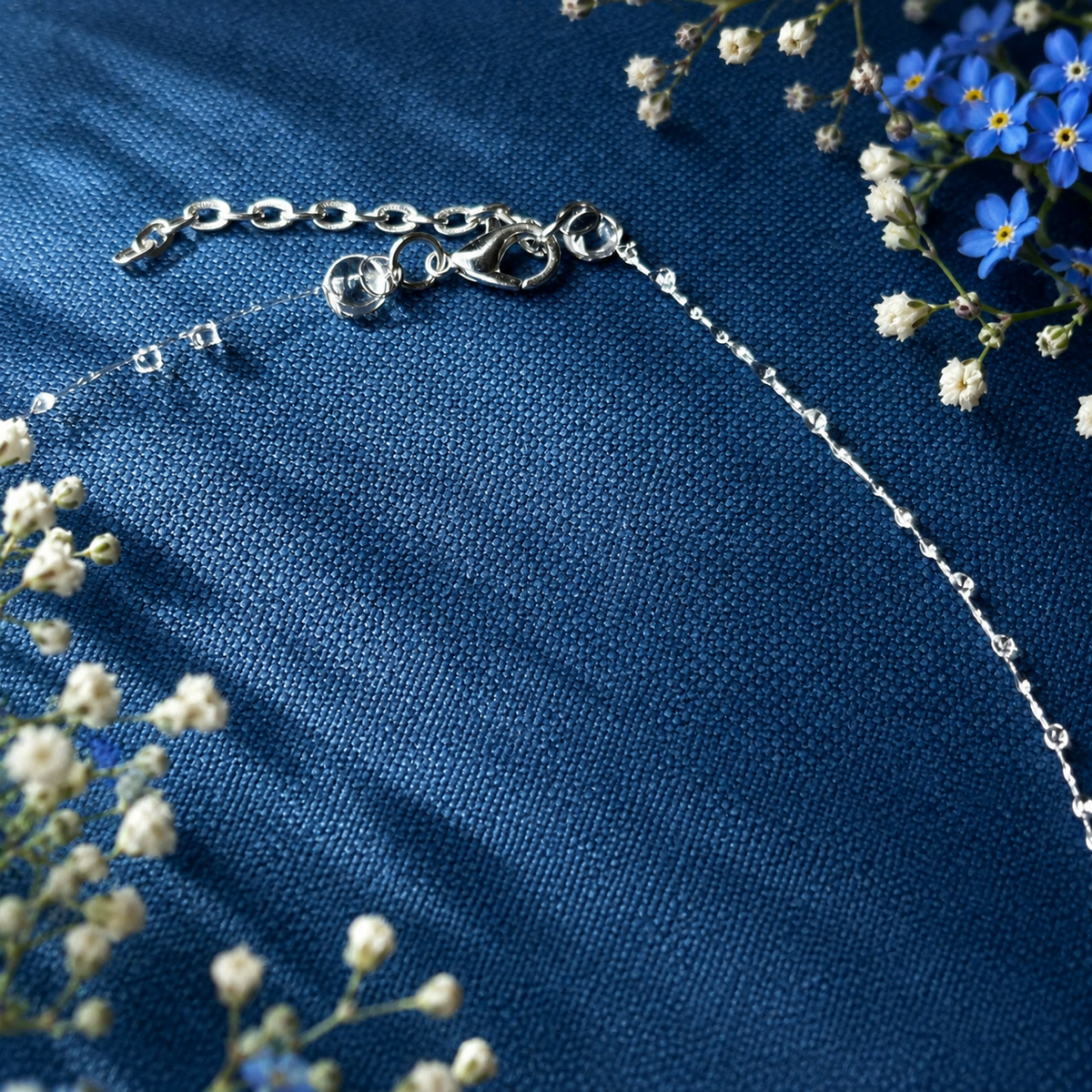 Forglemmegei smykkesett med ekte blomster – choker og øredobber i resin