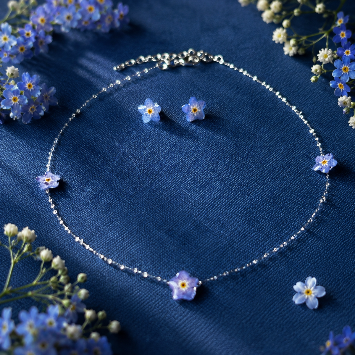 Forglemmegei smykkesett med ekte blomster – choker og øredobber i resin