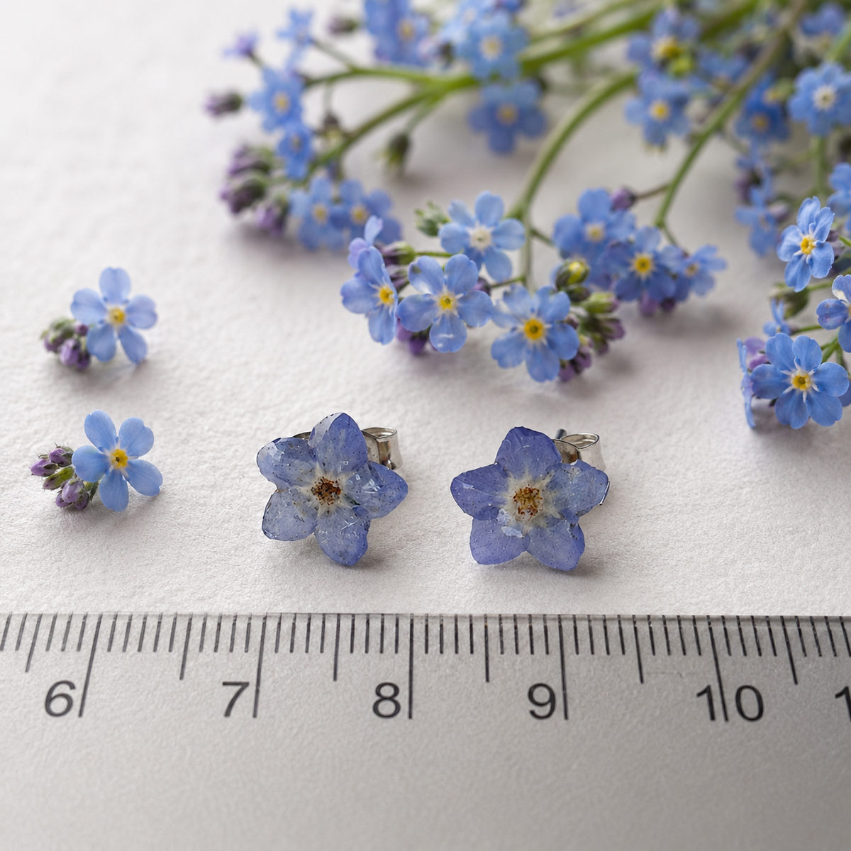Forglemmegei smykkesett med ekte blomster – choker og øredobber i resin