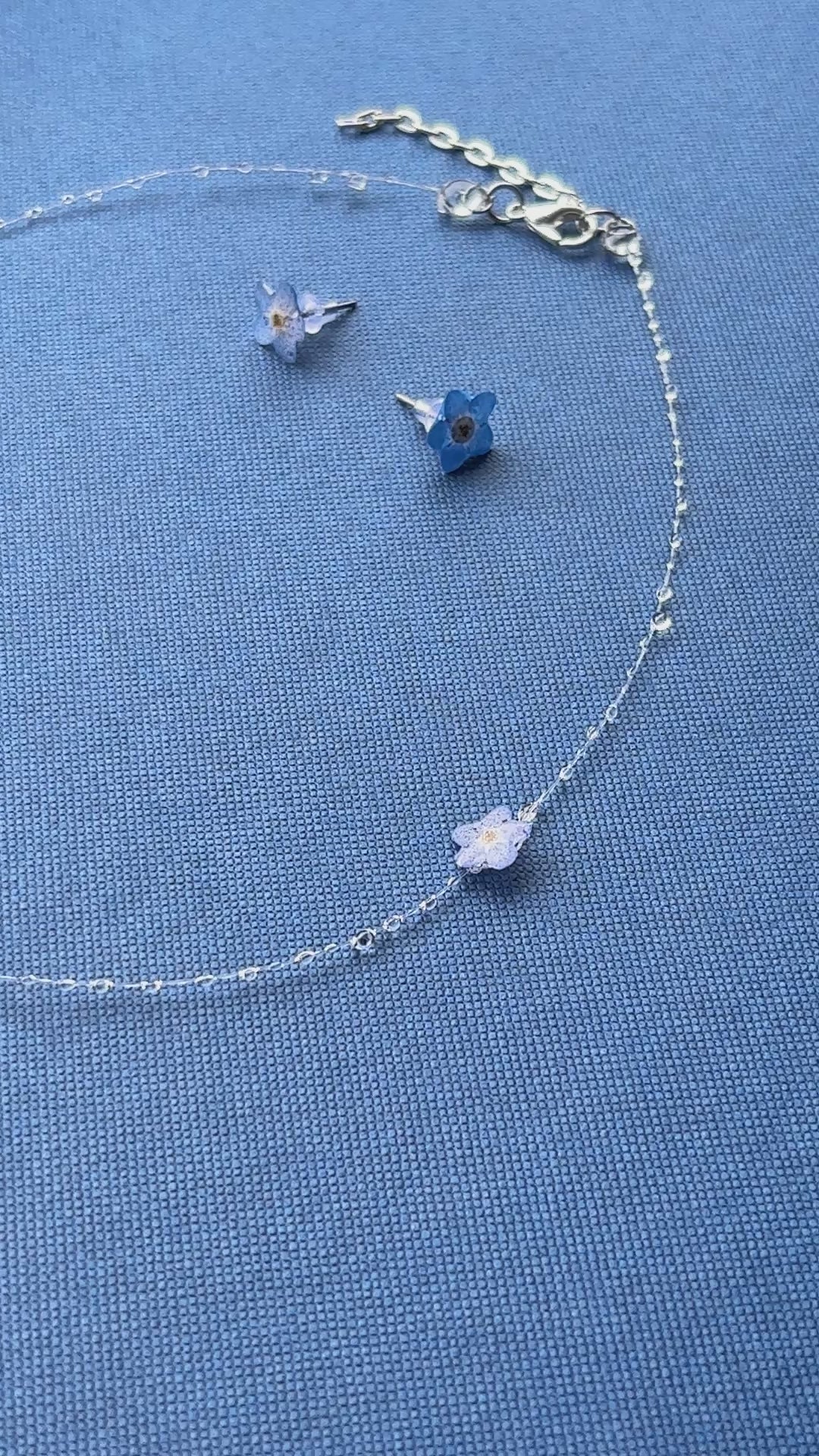 Forglemmegei smykkesett med ekte blomster – choker og øredobber i resin